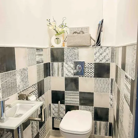 Maison Spacieuse Avec Piscine A *