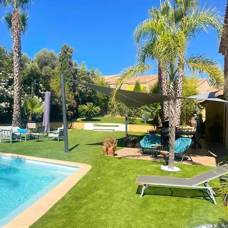 Villa Maison Spacieuse Avec Piscine A *