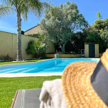 Villa Maison Spacieuse Avec Piscine A *