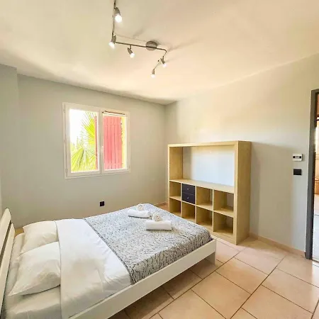 Maison Spacieuse Avec Piscine A Villa