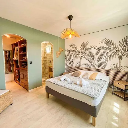 Maison Spacieuse Avec Piscine A